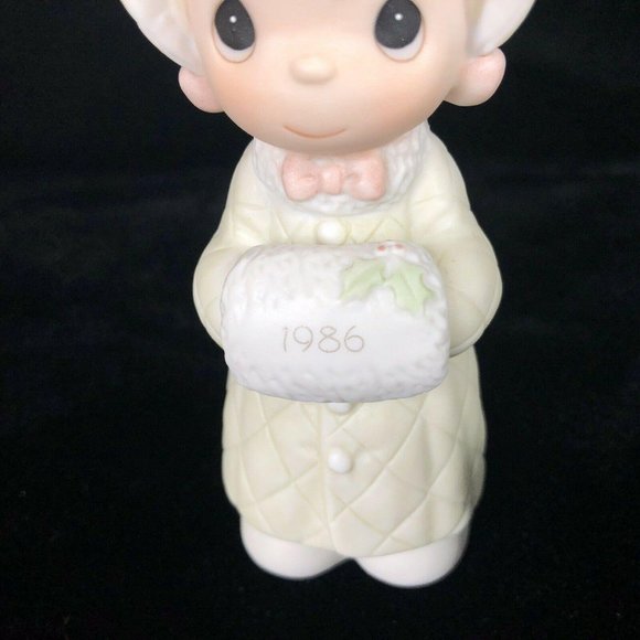 1986 Precious Moments Figurine Wishing You a Cozy Christmas 102342 Olive Branch - Picture 4 of 8